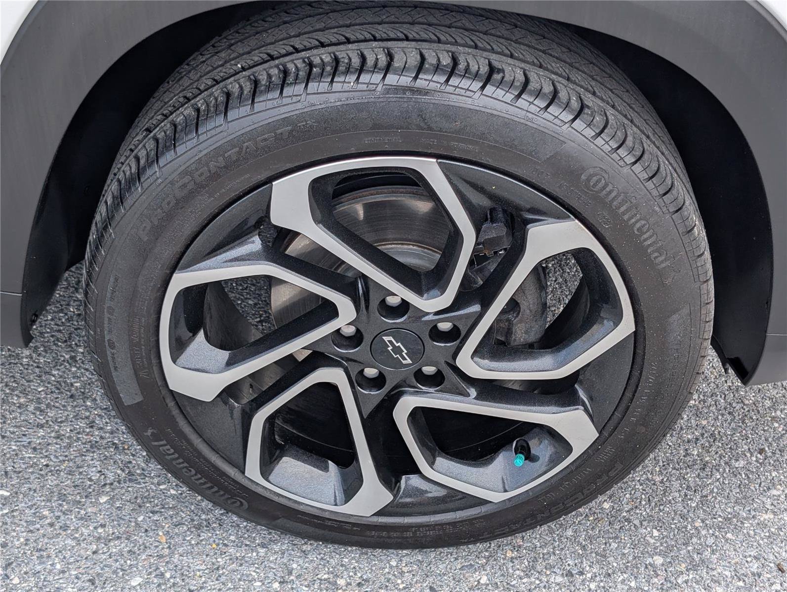 Used 2024 Chevrolet Trax RS w/ Sunroof Package FWD image 11