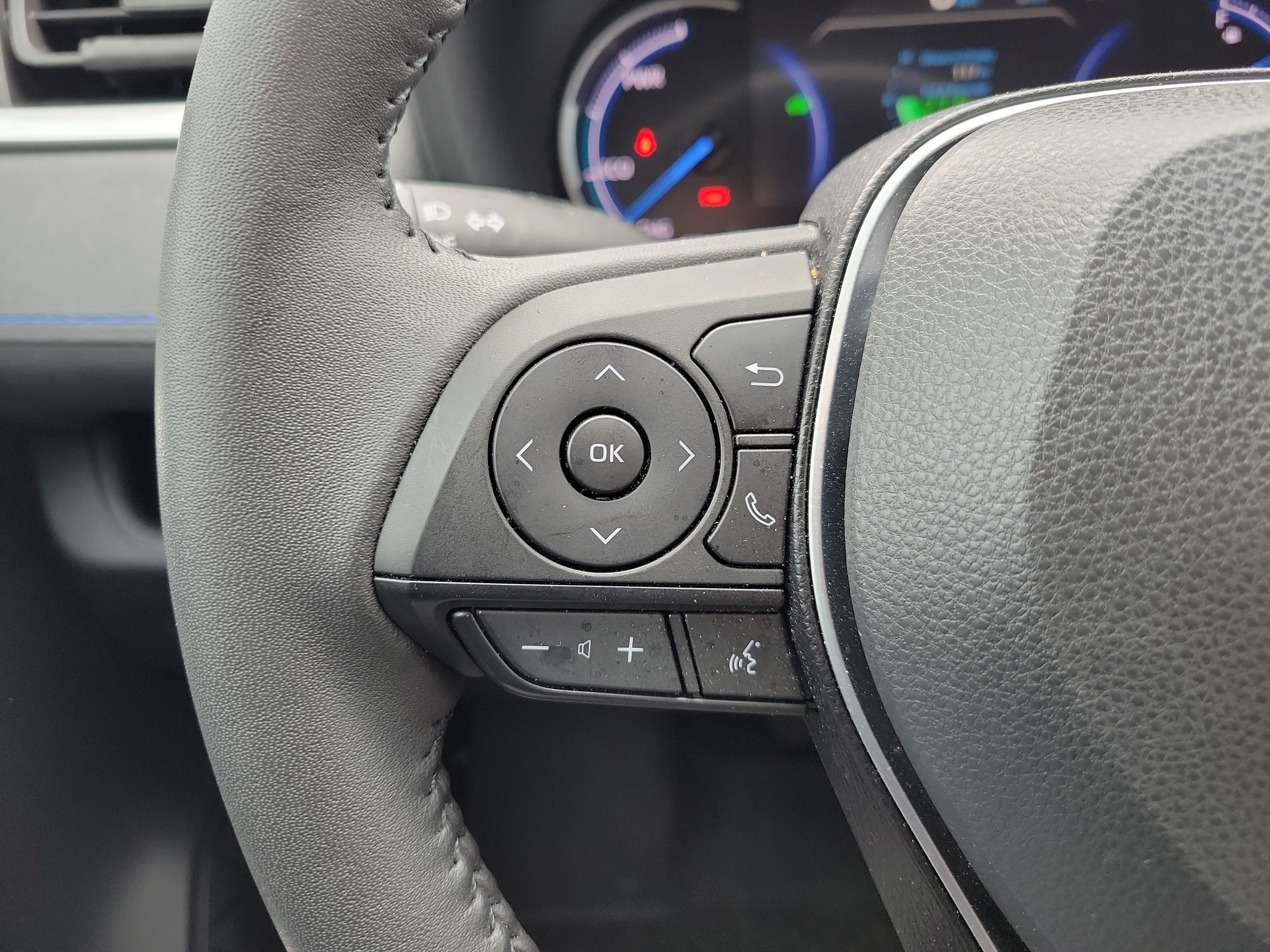 Used 2023 Toyota RAV4 SE image 27