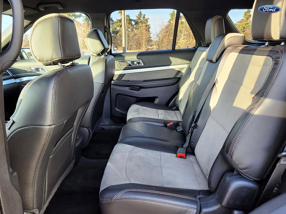 Used 2017 Ford Explorer XLT w/ Equipment Group 202A image 28