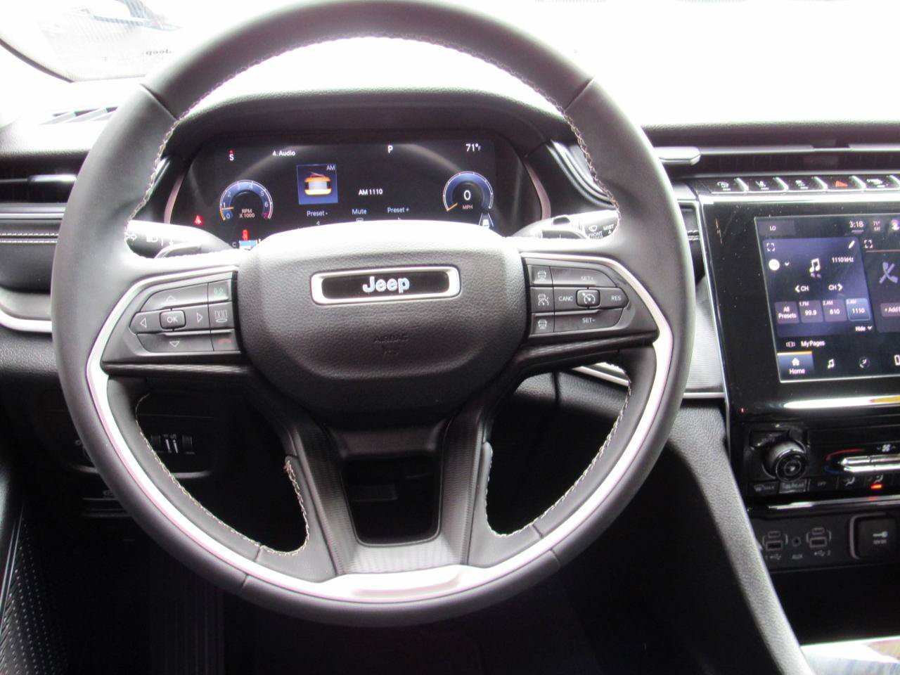 Used 2024 Jeep Grand Cherokee Laredo X AWD/4WD image 19