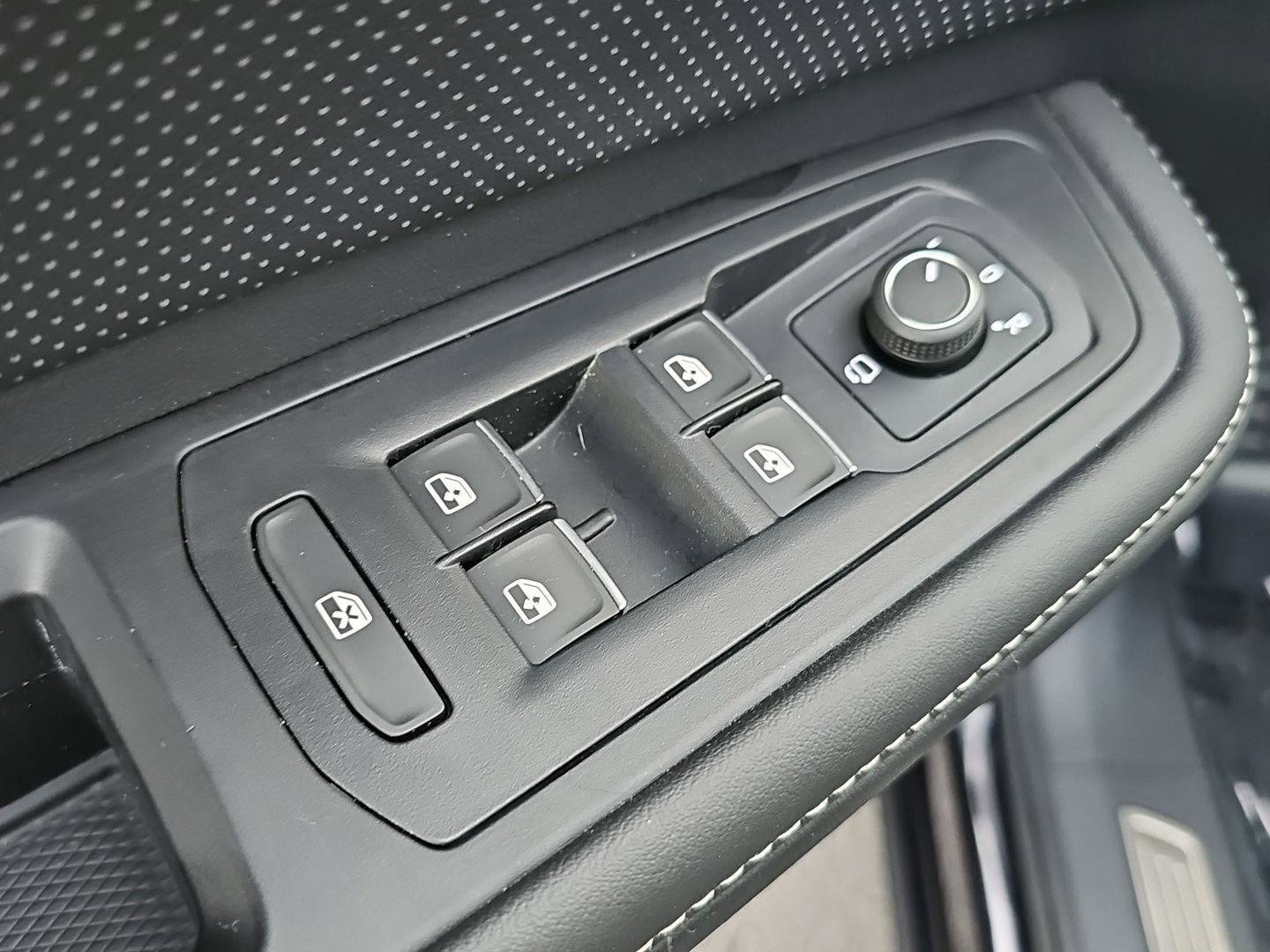 Used 2025 Volkswagen Atlas SEL Premium R-Line image 25