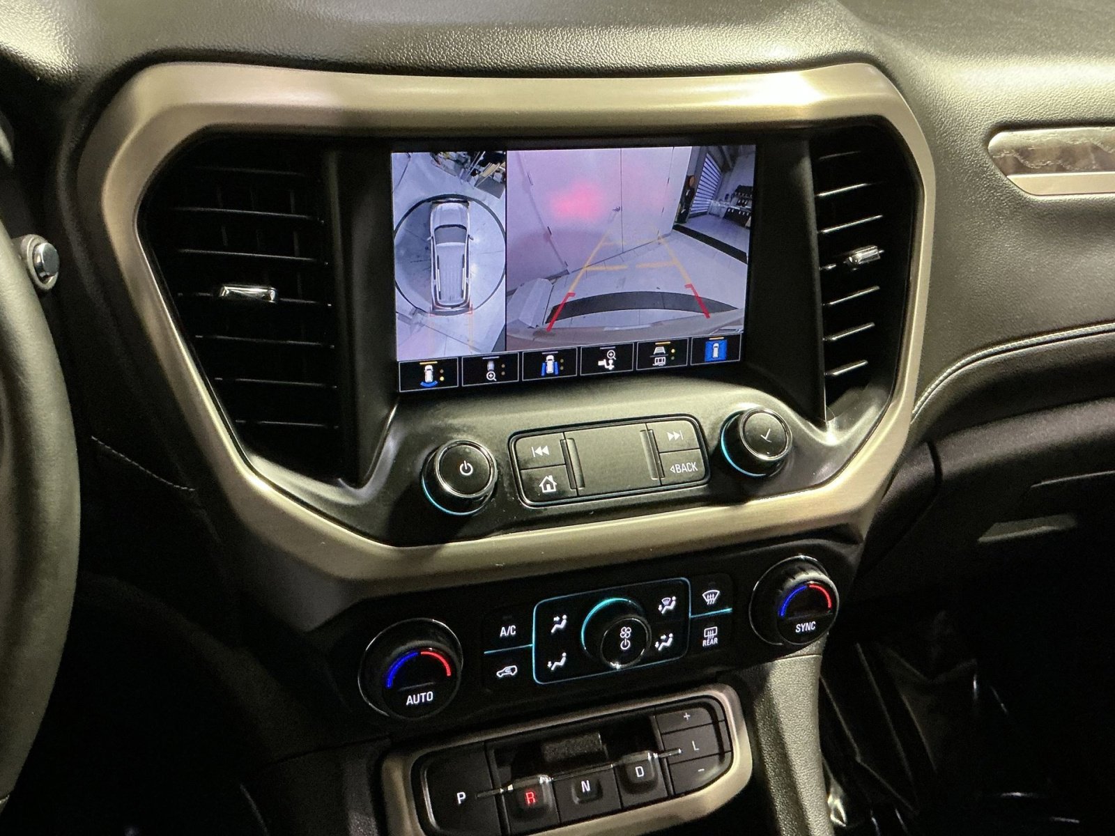 Used 2023 GMC Acadia Denali w/ Denali Ultimate Package image 27