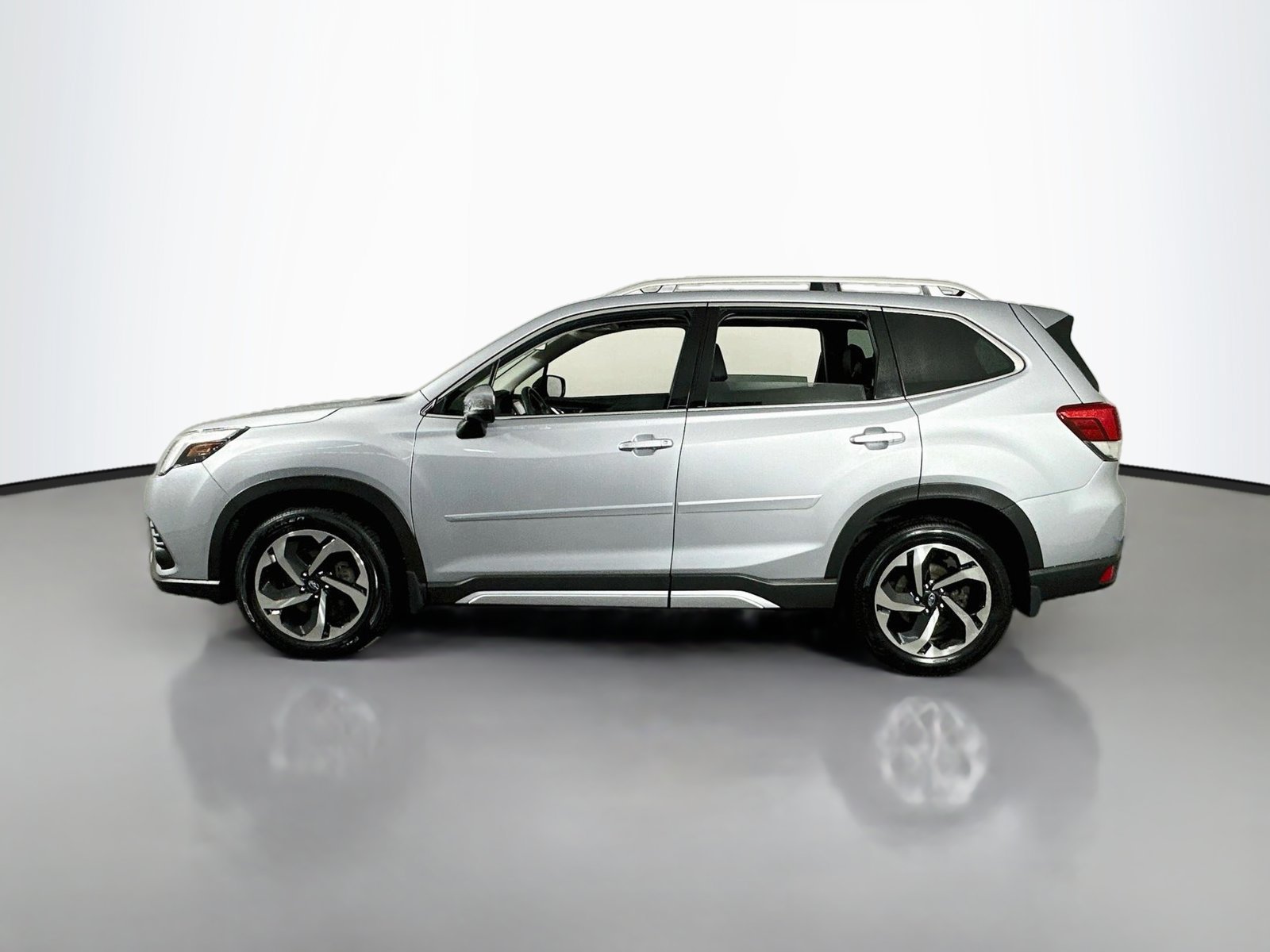Used 2023 Subaru Forester Touring AWD/4WD image 4