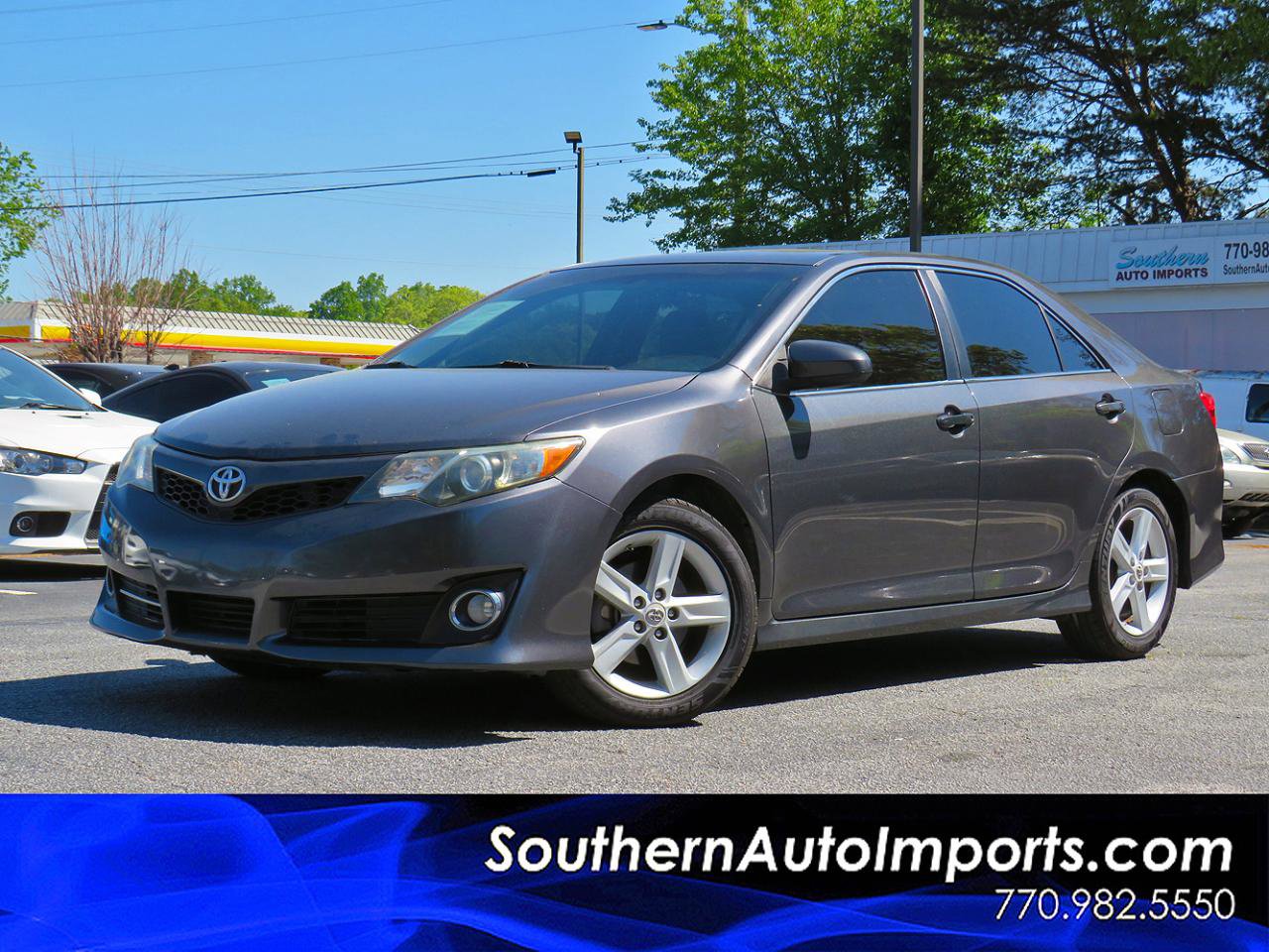 Used 2012 Toyota Camry SE FWD image 1