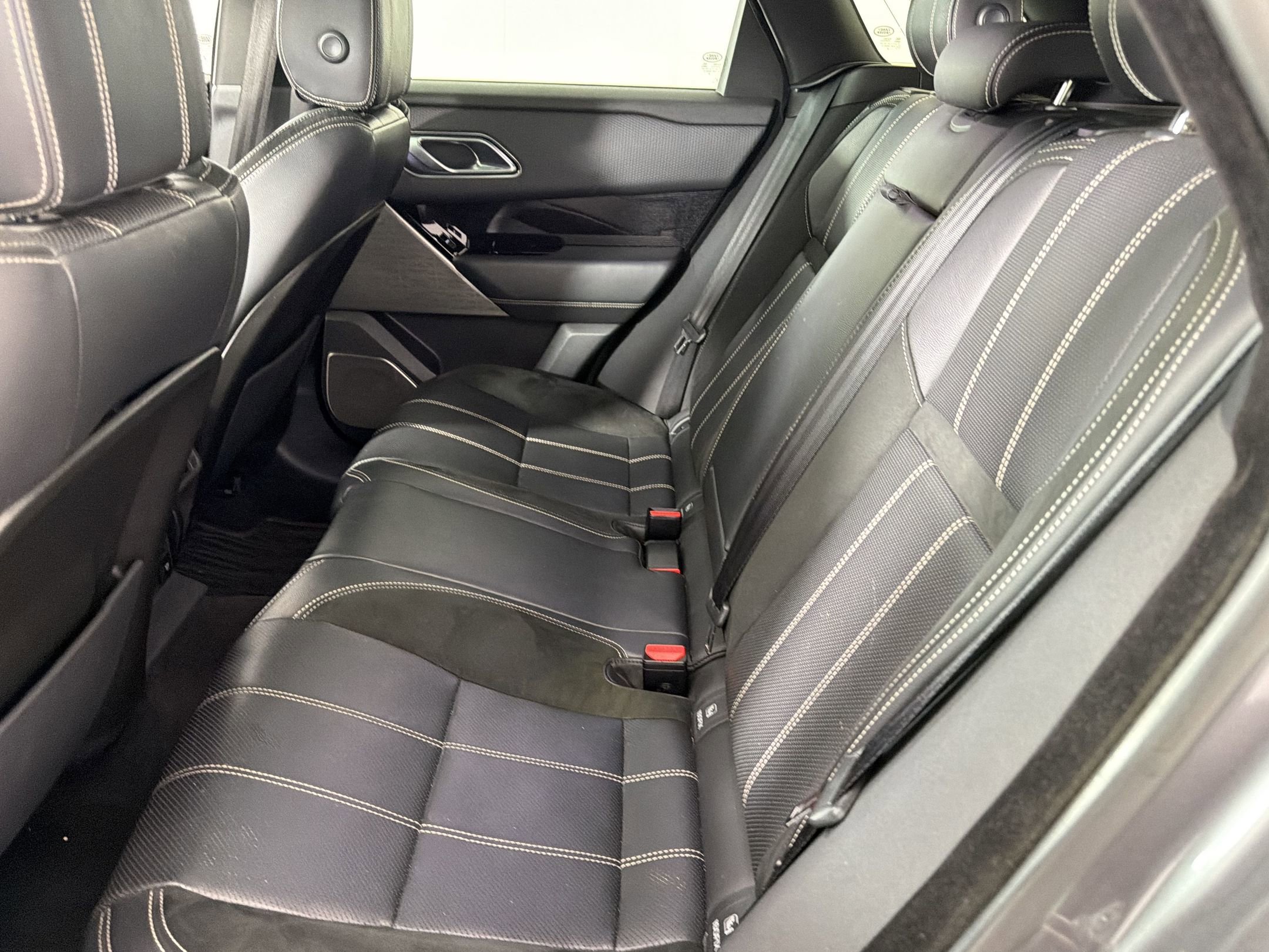 Used 2019 Land Rover Range Rover Velar R-Dynamic SE AWD/4WD image 13
