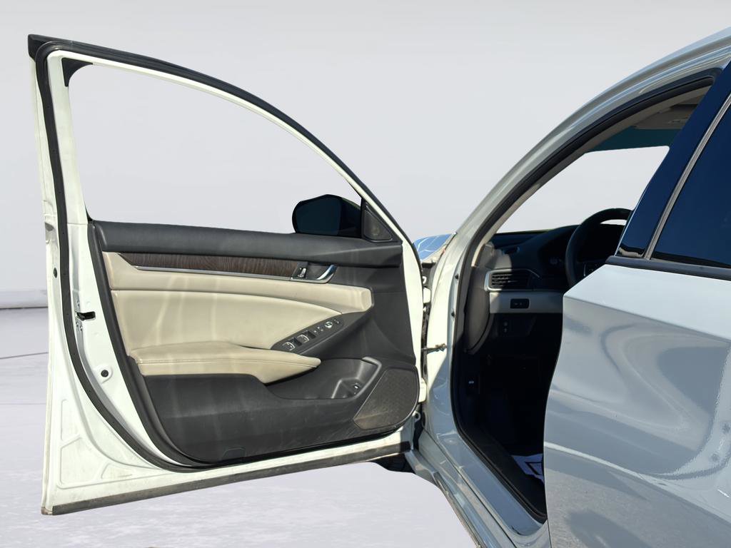 Used 2018 Honda Accord EX image 35