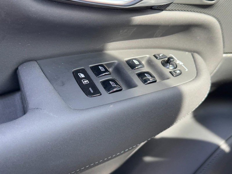 Certified 2025 Volvo XC90 B6 Plus image 23