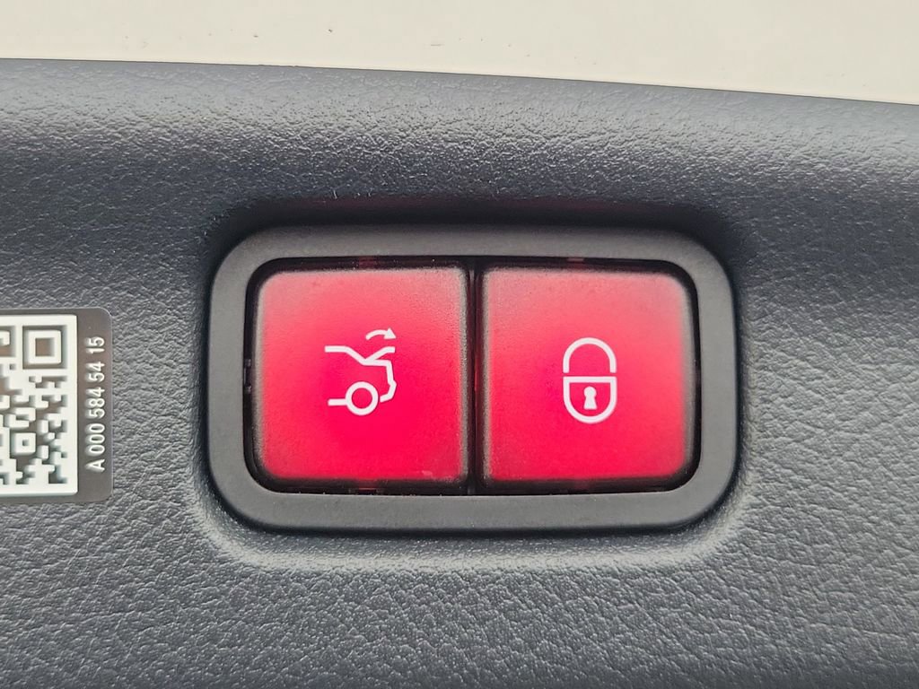 Used 2025 Mercedes-Benz C 300 4MATIC Sedan image 10