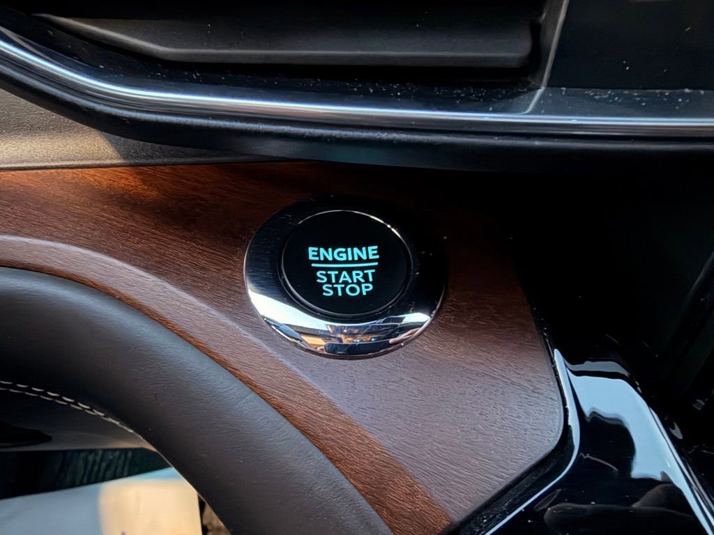 Used 2023 Ford Explorer King Ranch w/ Technology Package image 5