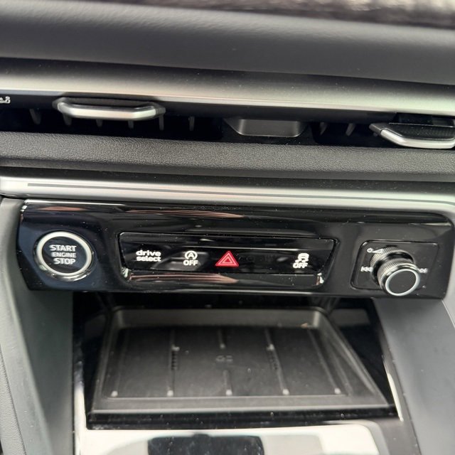 Used 2025 Audi Q5 Premium w/ Convenience Package image 18