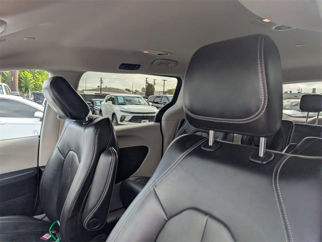 Used 2024 Chrysler Pacifica Select image 26