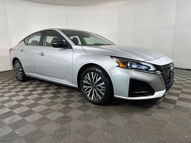 Used 2024 Nissan Altima 2.5 SV image 2