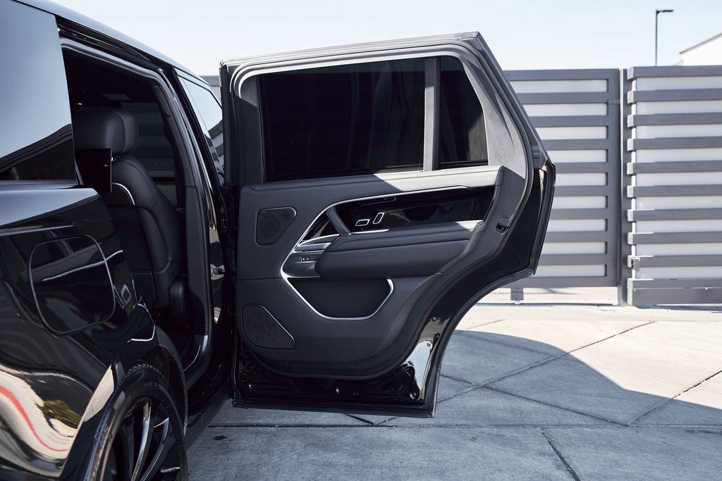 Used 2025 Land Rover Range Rover Long Wheelbase Autobiography image 23