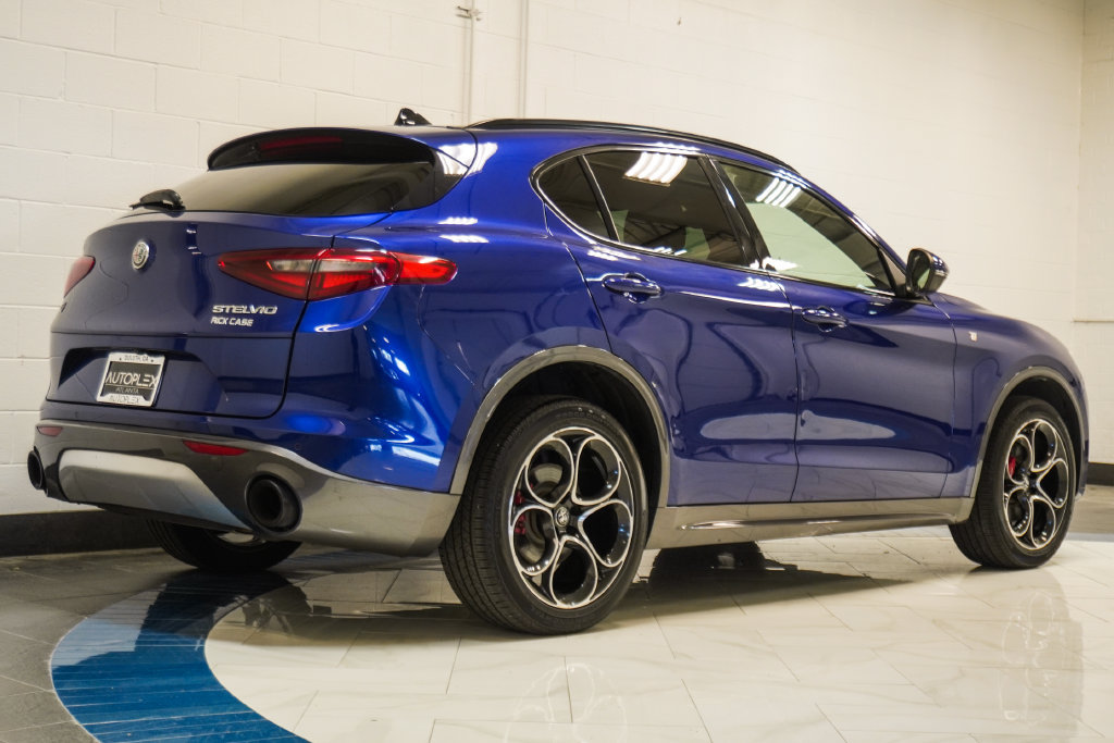 Used 2023 Alfa Romeo Stelvio Ti AWD/4WD image 31