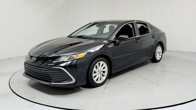Used 2023 Toyota Camry LE image 1