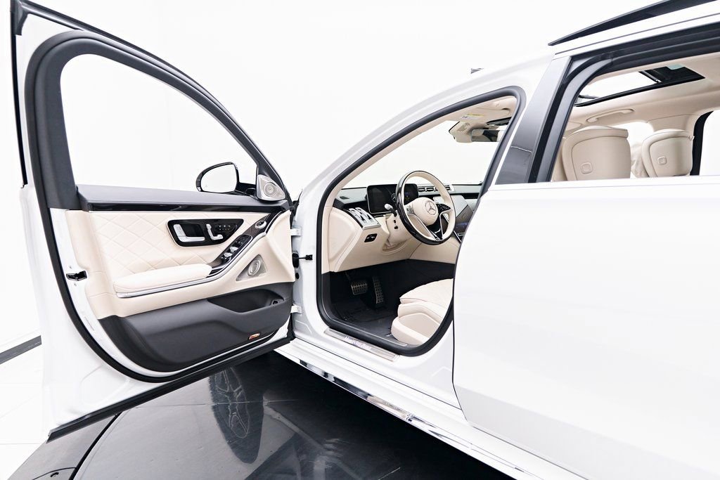 Used 2024 Mercedes-Benz S 580e 4MATIC Sedan image 35