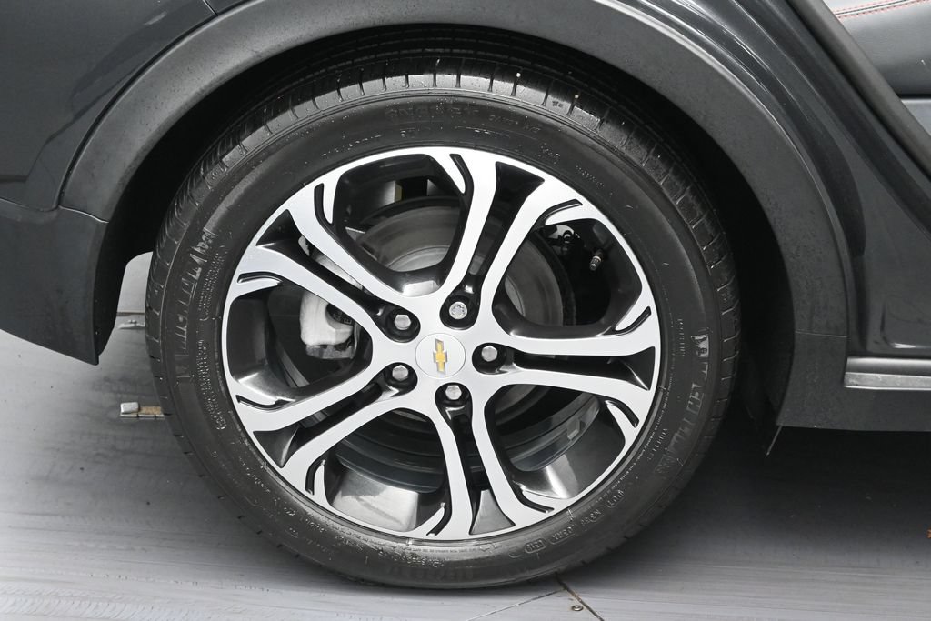 Used 2019 Chevrolet Bolt Premier w/ Infotainment Package FWD image 34