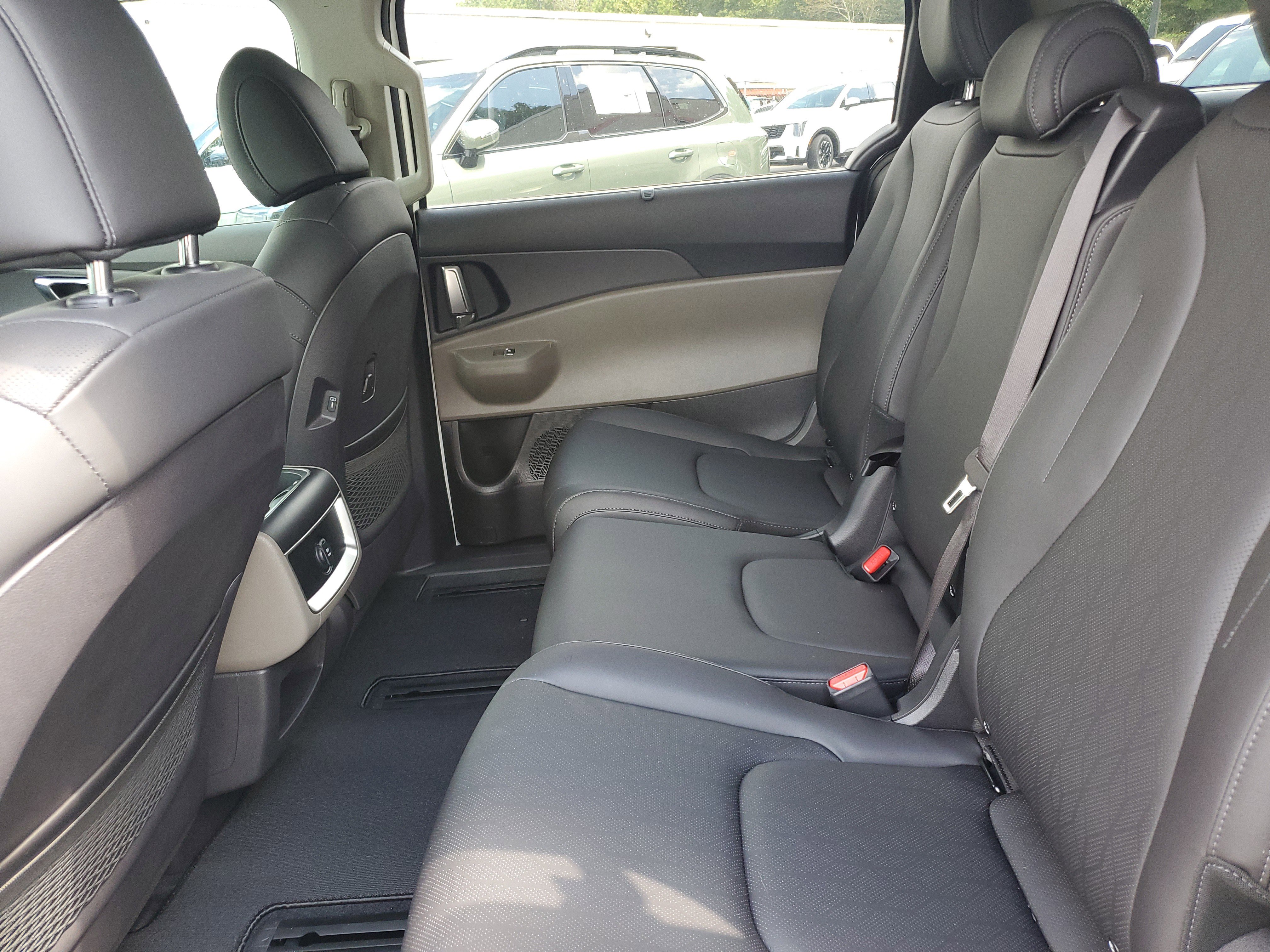 New 2026 Kia Carnival EX image 13