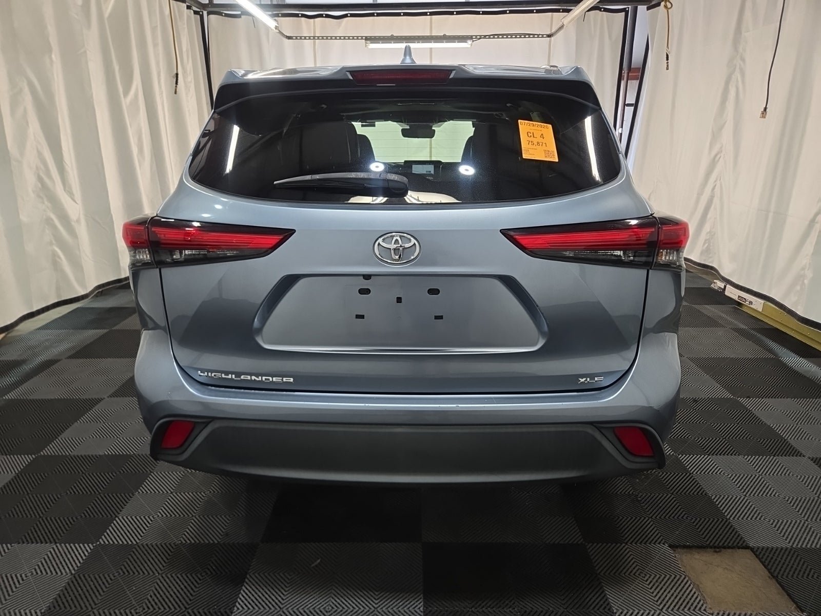 Used 2020 Toyota Highlander XLE FWD image 4