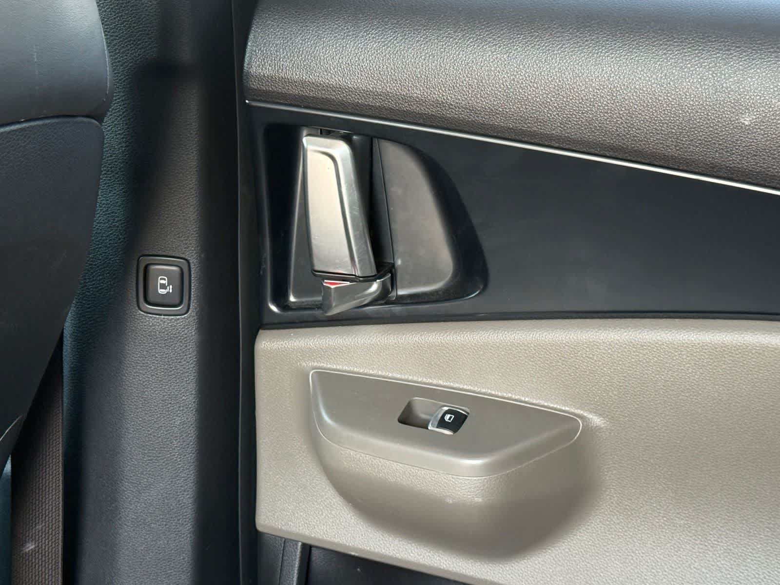 Used 2025 Kia Carnival FWD image 12