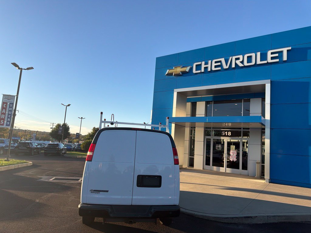 Used 2018 Chevrolet Express 2500 RWD image 3
