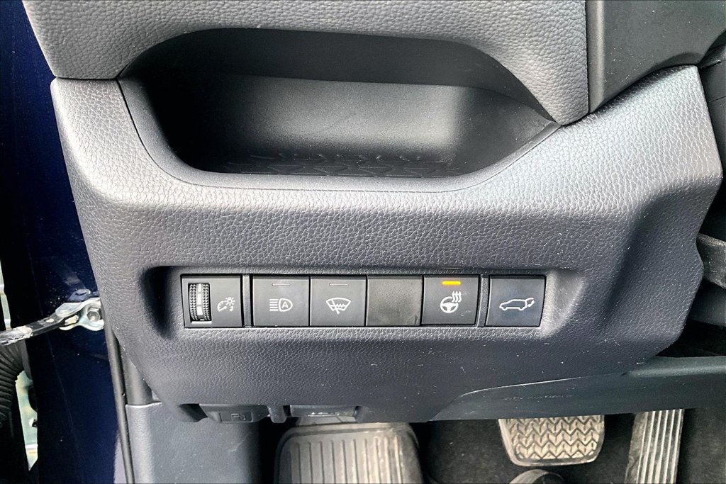 Used 2019 Toyota RAV4 XLE AWD/4WD image 17