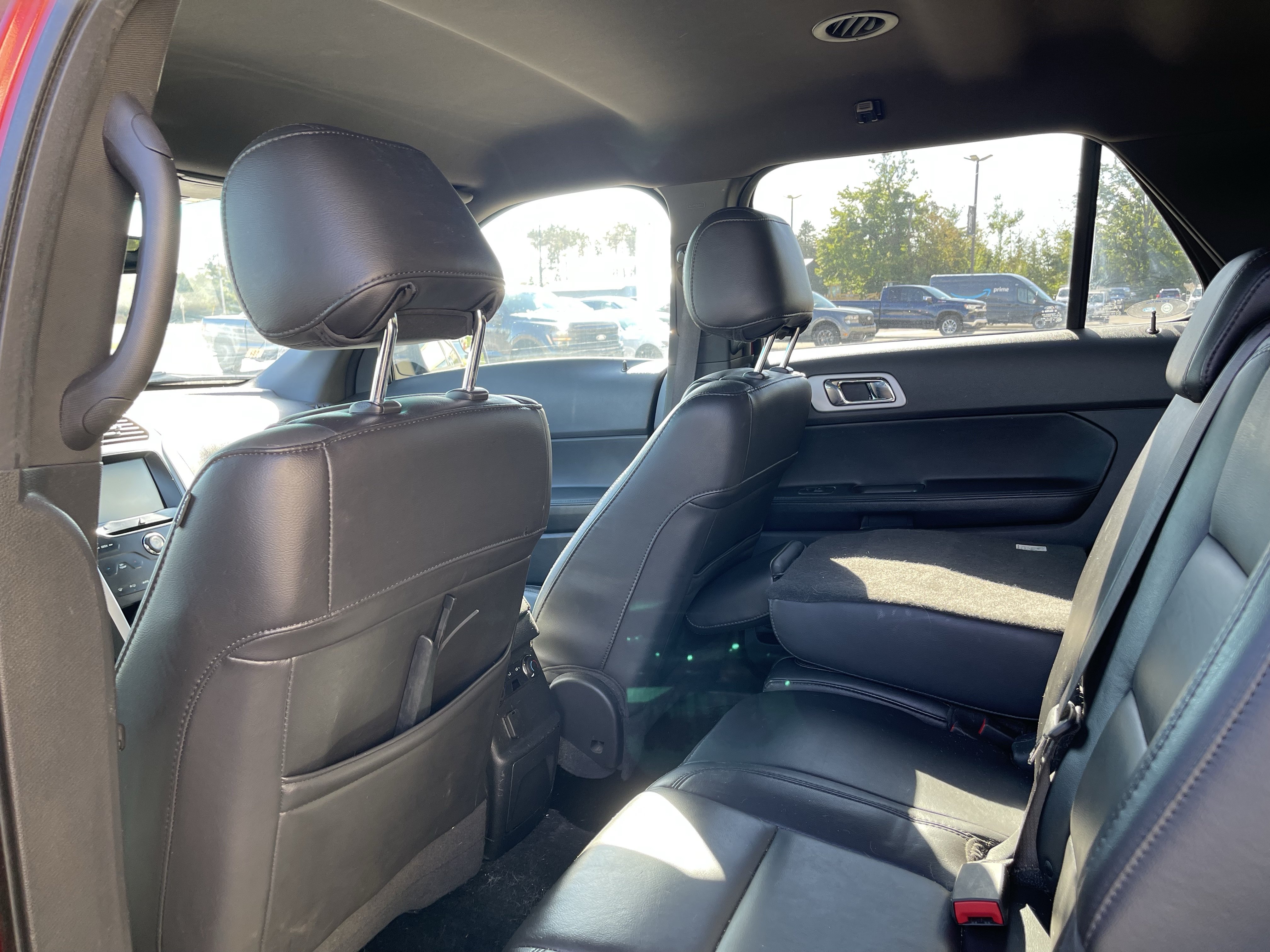 Used 2014 Ford Explorer XLT w/ Equipment Group 202A AWD/4WD image 11