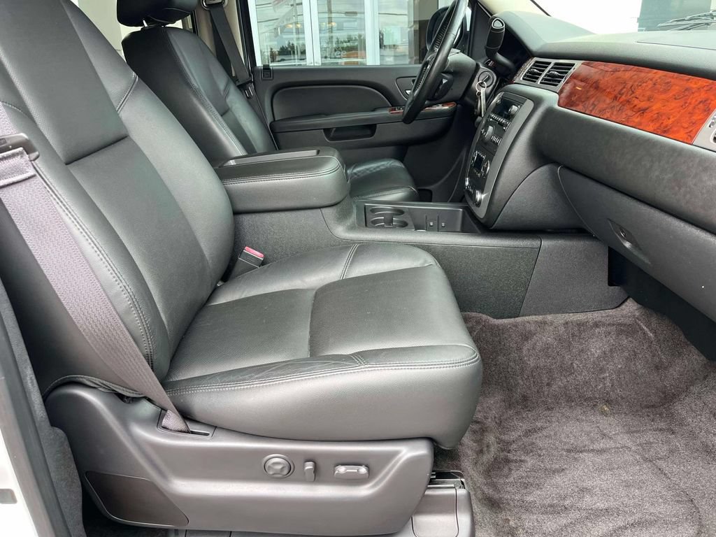 Certified 2013 GMC Yukon SLT w/ SLT-2 Equipment Package AWD/4WD image 24