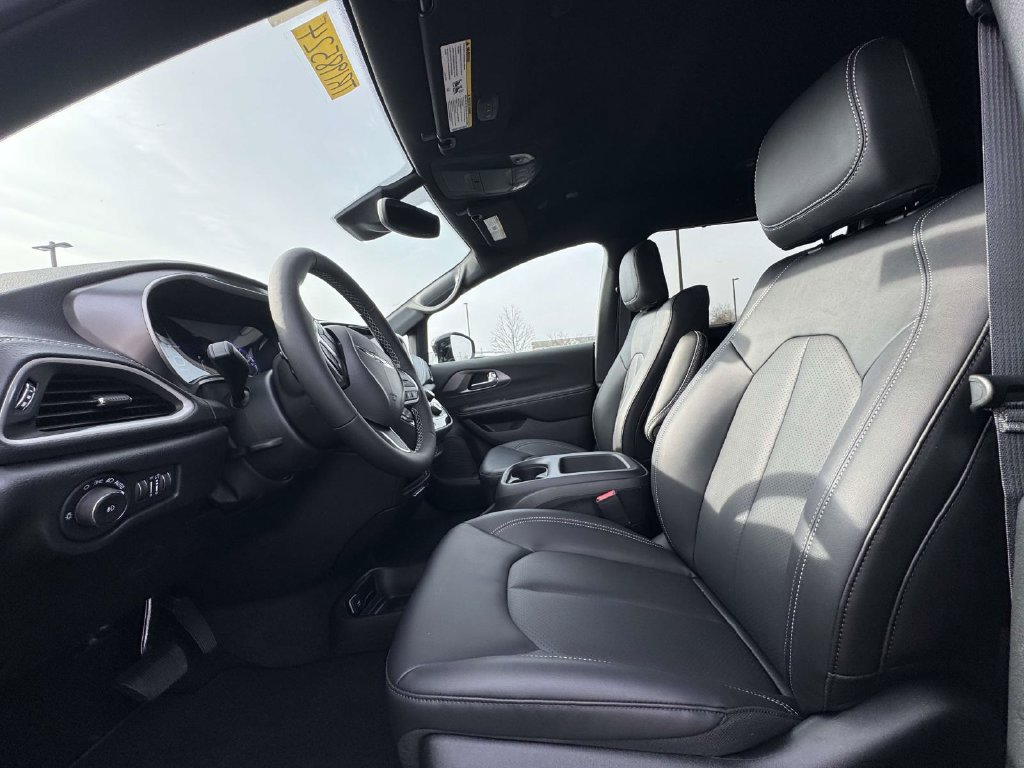 New 2026 Chrysler Pacifica Select FWD image 13