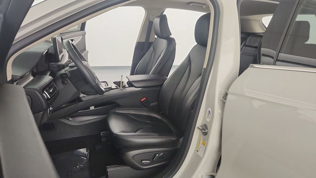 Used 2023 Lincoln Nautilus AWD image 14