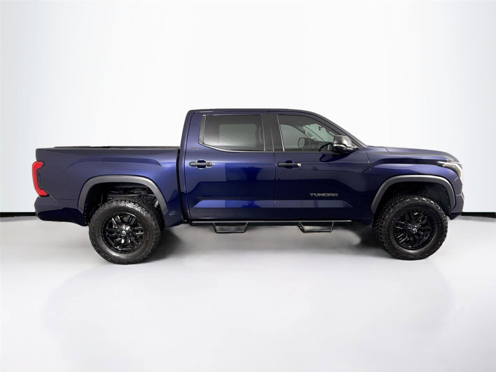 Used 2022 Toyota Tundra SR5 w/ SR5 Convenience Package image 9