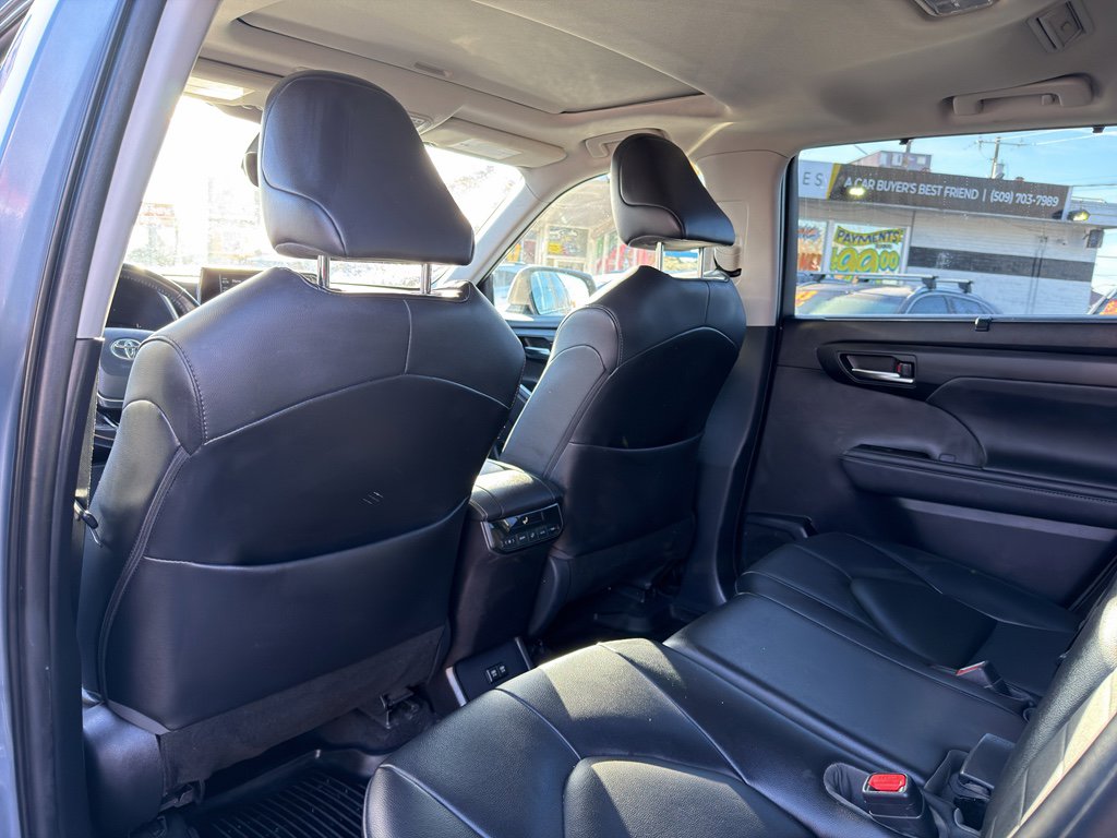 Used 2021 Toyota Highlander XLE image 13