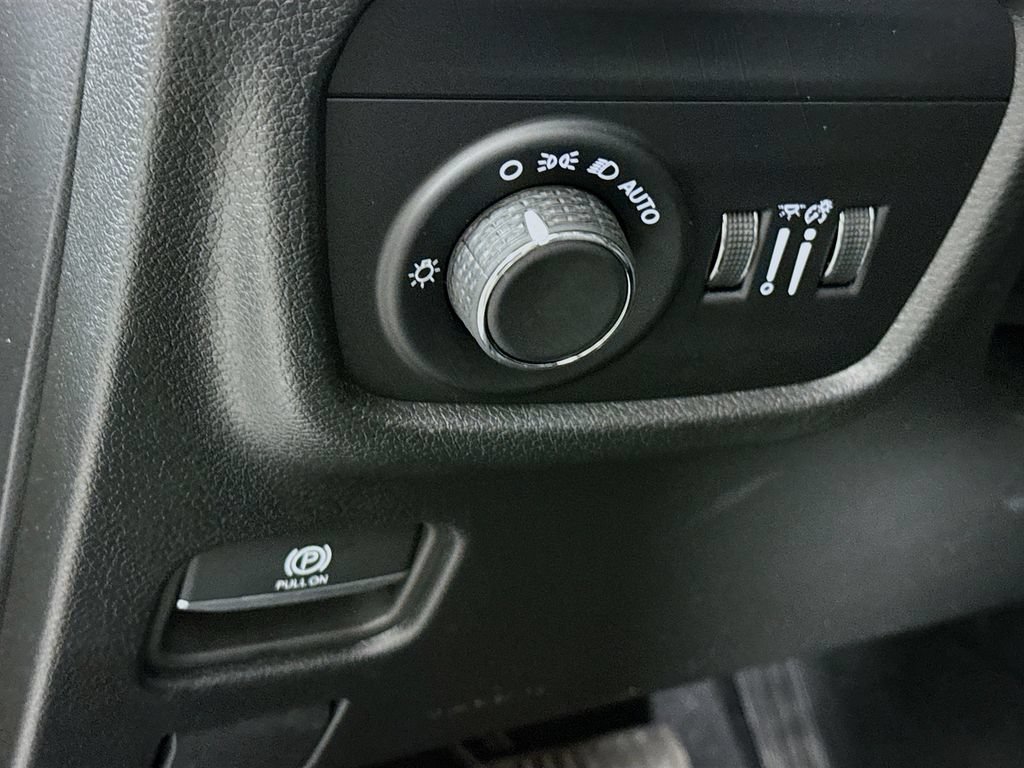 Used 2025 Jeep Grand Cherokee Laredo X AWD/4WD image 19