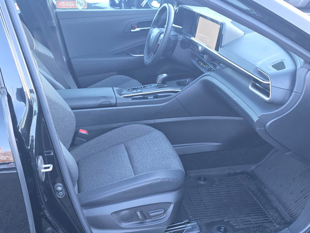 Used 2023 Toyota Crown XLE image 21