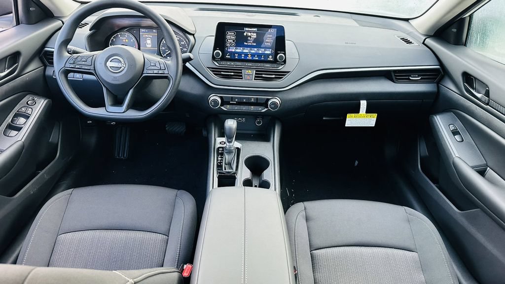 Certified 2025 Nissan Altima 2.5 S FWD image 12