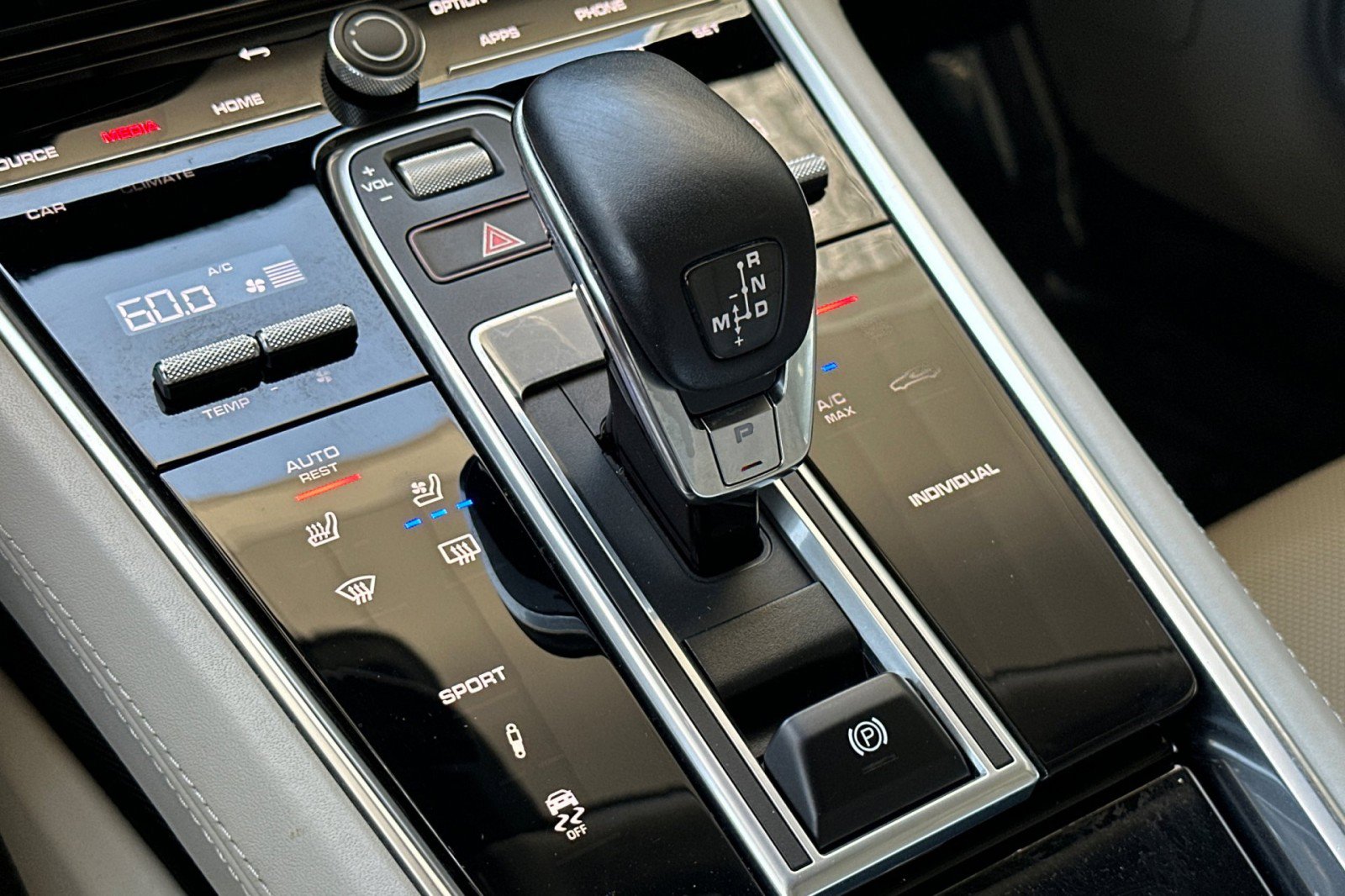 Certified 2021 Porsche Panamera image 22