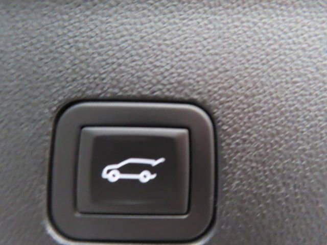 Certified 2025 GMC Yukon XL Denali image 35