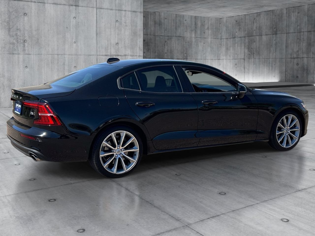 Used 2020 Volvo S60 T6 Momentum AWD/4WD image 5