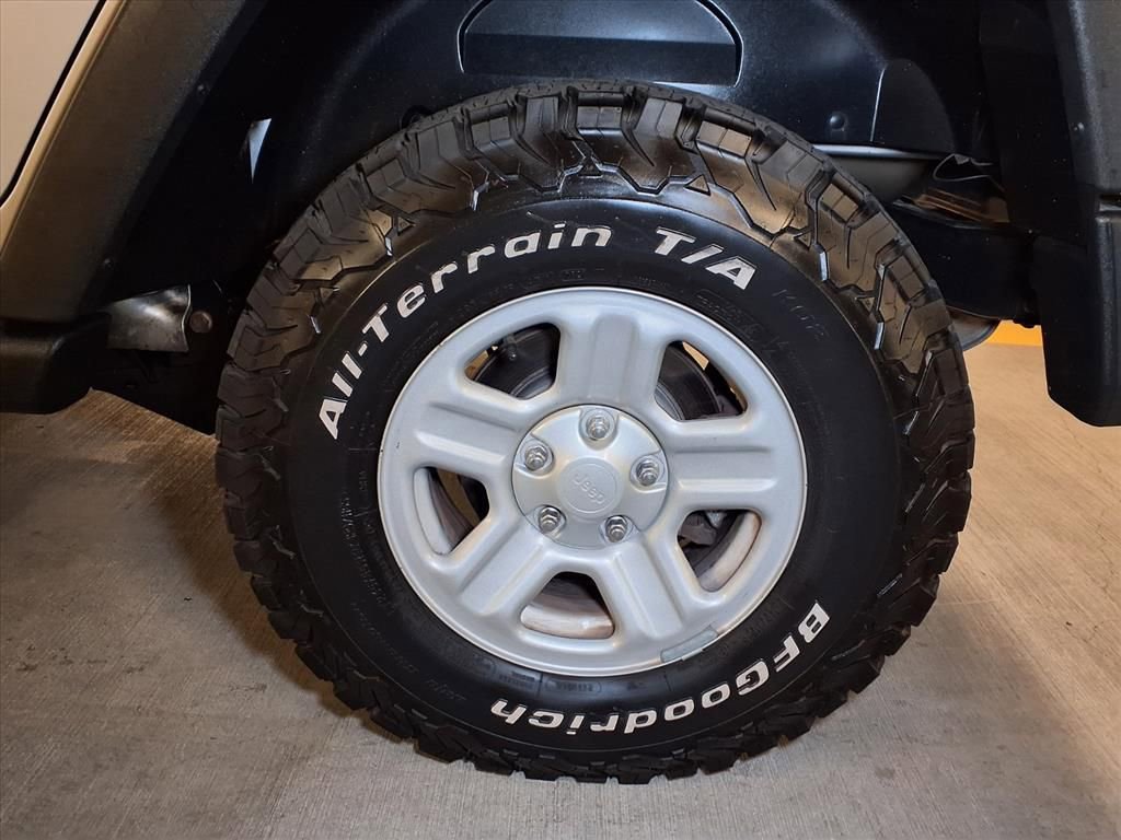 Used 2012 Jeep Wrangler Unlimited Sport w/ Connectivity Group image 17