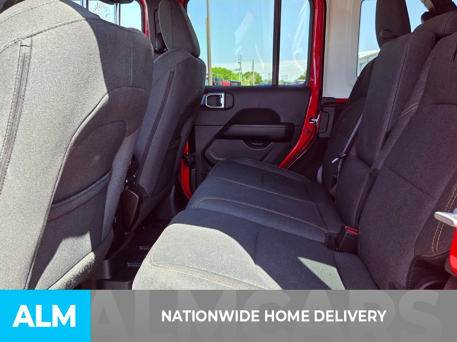 Used 2025 Jeep Wrangler Unlimited Sahara image 5