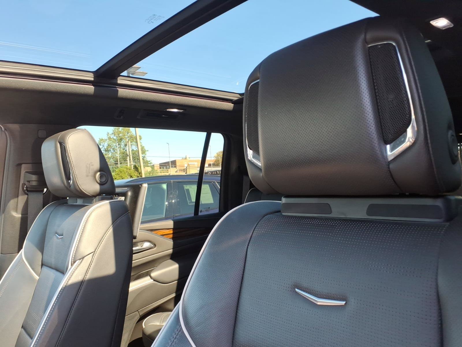 Certified 2023 Cadillac Escalade ESV Premium Luxury w/ Performance Package AWD/4WD image 24