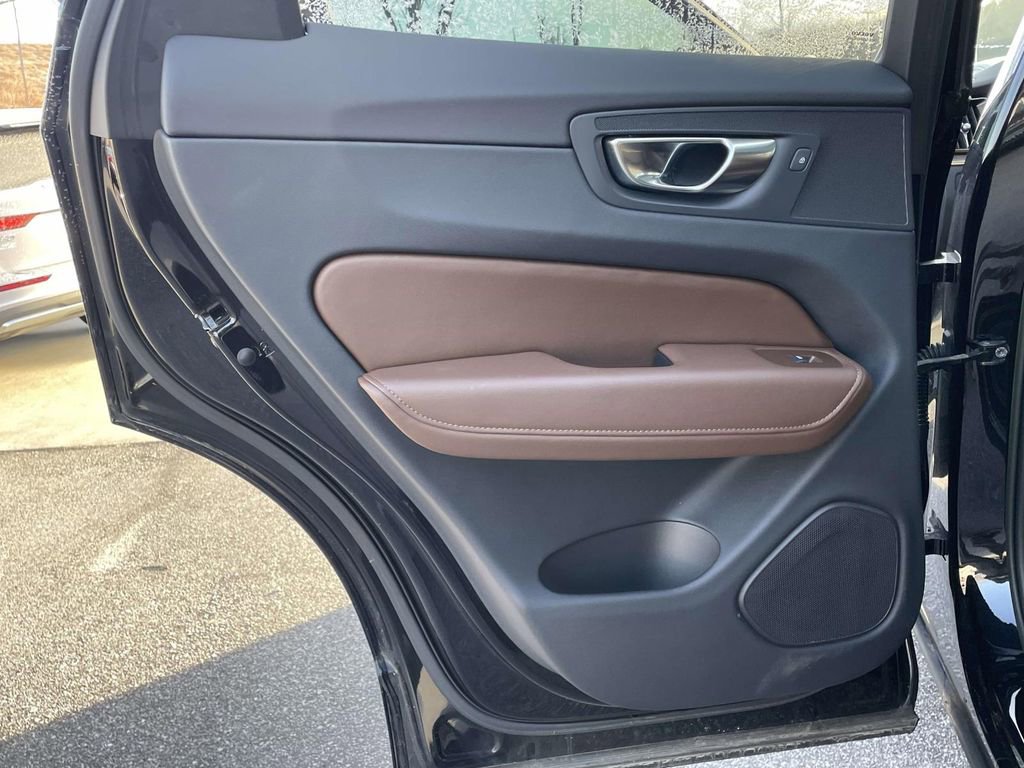 Used 2023 Volvo XC60 B5 Plus w/ Climate Package image 2