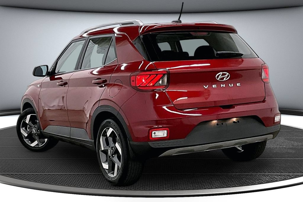 Used 2023 Hyundai Venue SEL FWD image 4