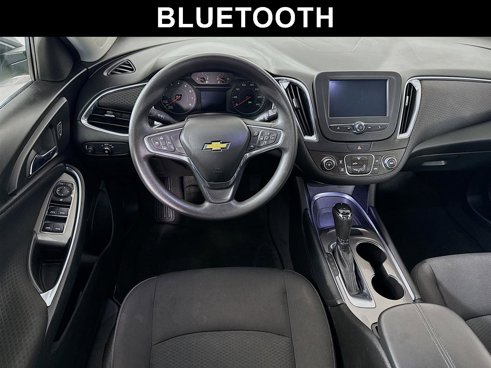 Used 2017 Chevrolet Malibu LT image 2