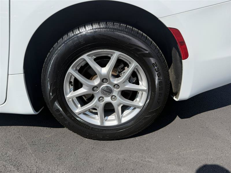 Used 2024 Chrysler Voyager LX FWD image 16