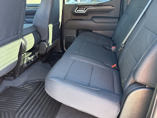 Used 2025 GMC Sierra 1500 SLE w/ Preferred Package AWD/4WD image 15