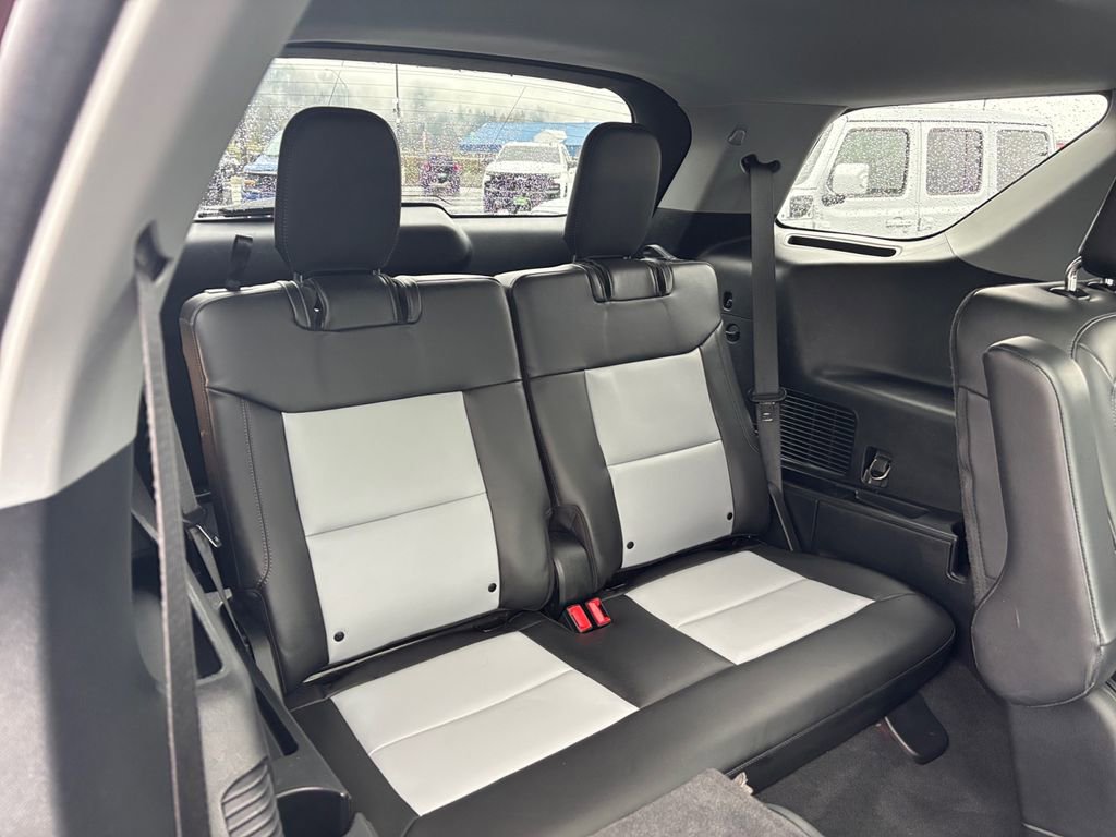 Used 2022 Ford Explorer XLT w/ Equipment Group 202A AWD/4WD image 35