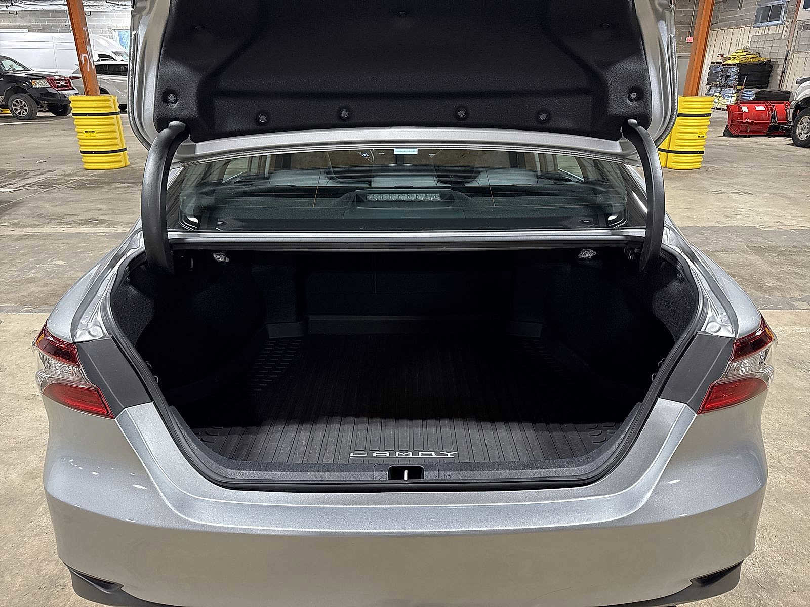 Used 2021 Toyota Camry LE image 11