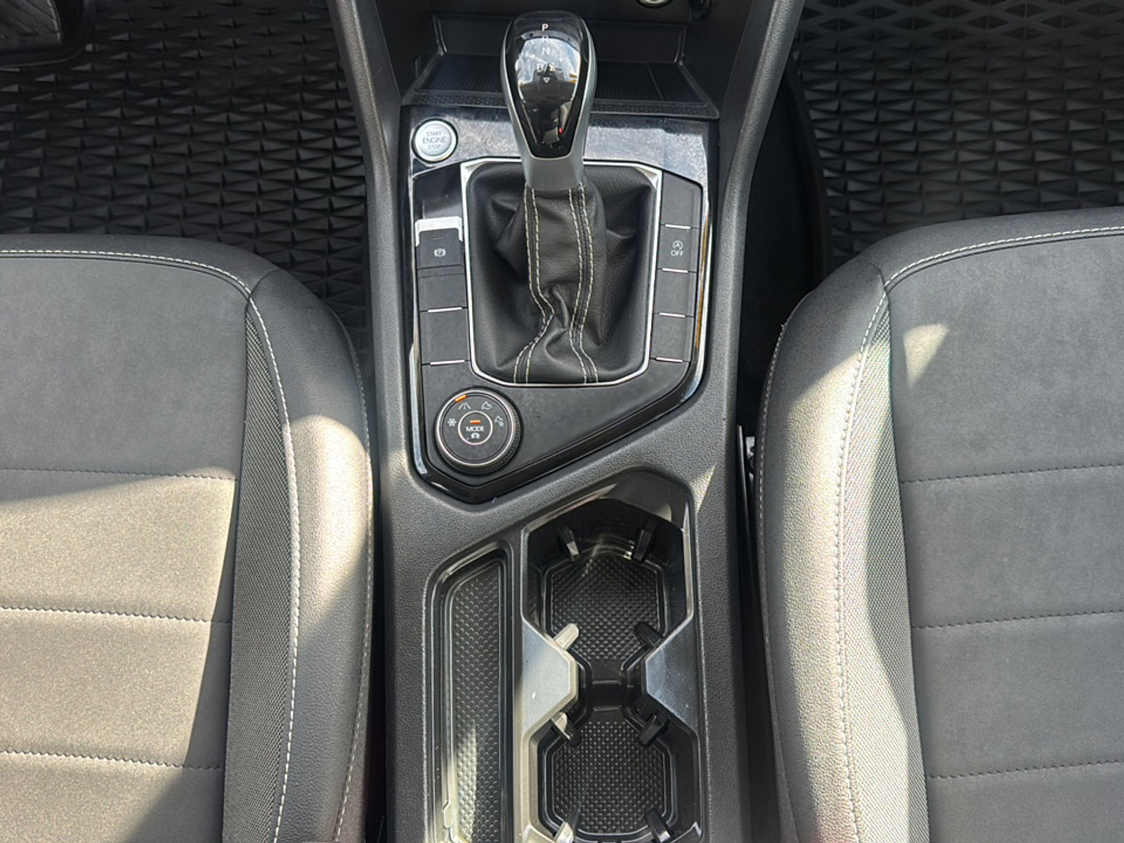 Used 2024 Volkswagen Taos SE image 37