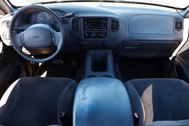 Used 2002 Ford Expedition XLT image 26